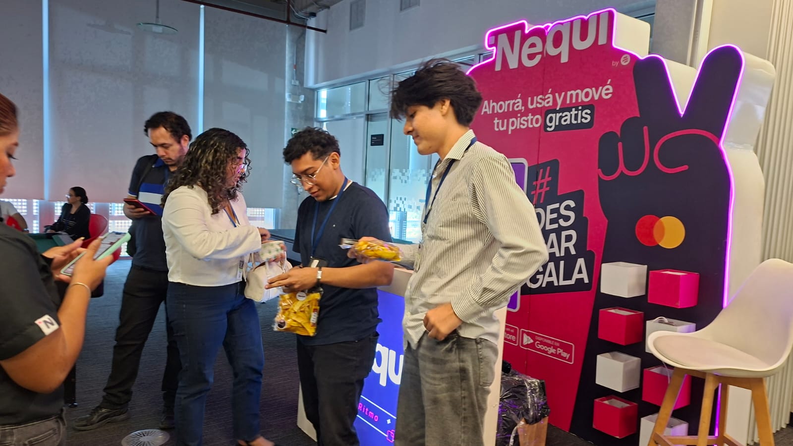 Participación en comunidad y eventos tecnológicos